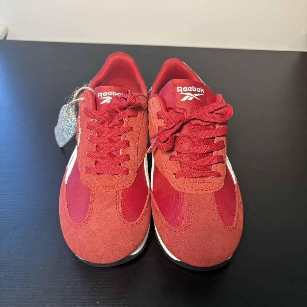 Reebok World 70 Sneaker in Red Women's Size 7.5 NWT - Picture 3 of 5